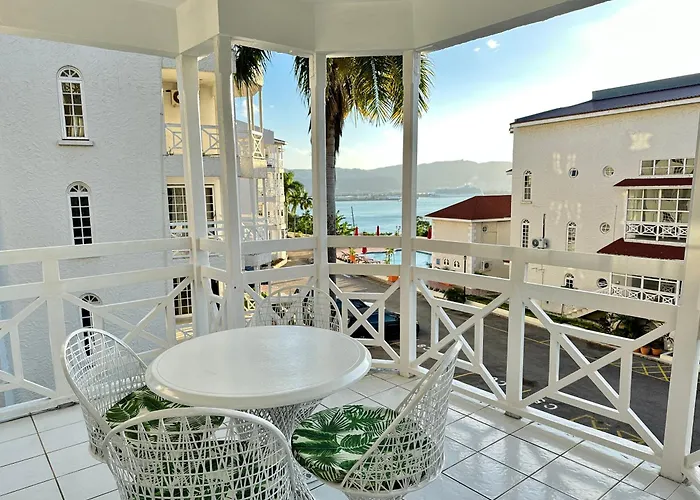 Apartamento Falcon Views - Airport Transportation Available-security-gated *
